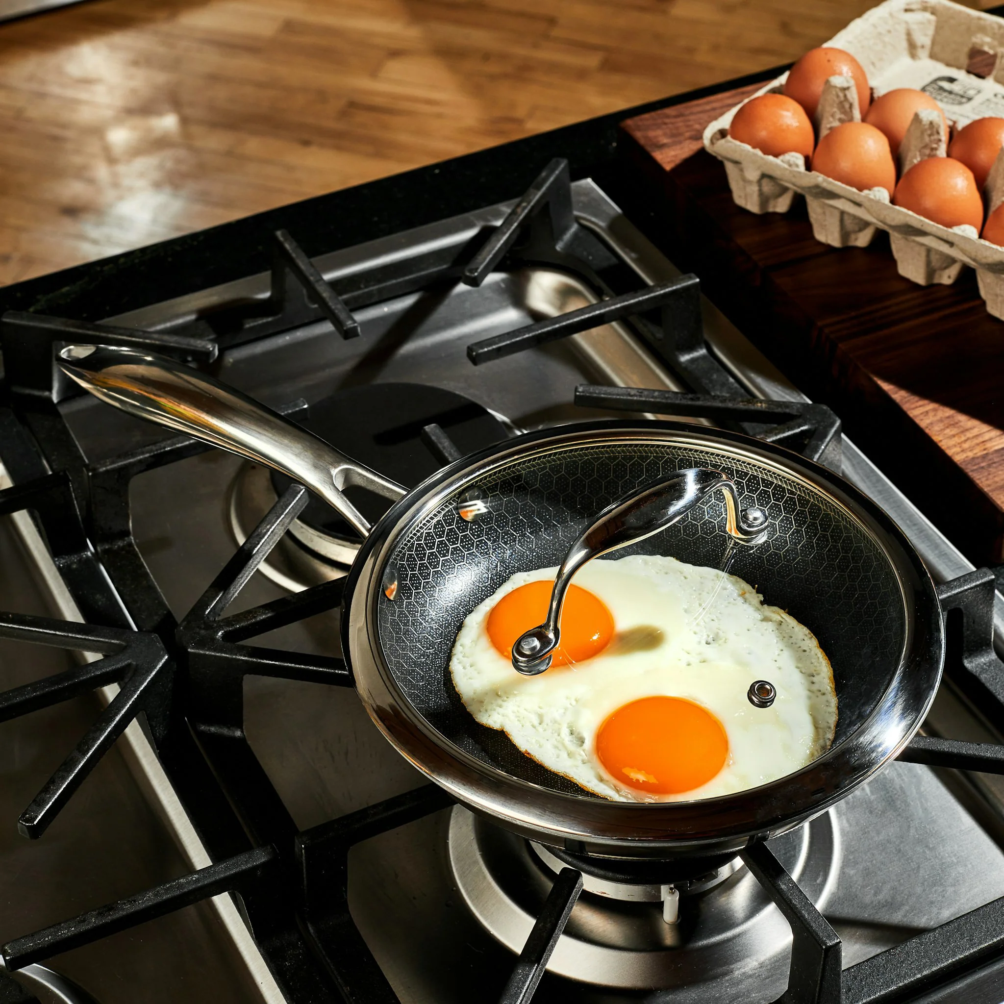 20 cm HexClad Hybrid Pan with Lid - Image 8